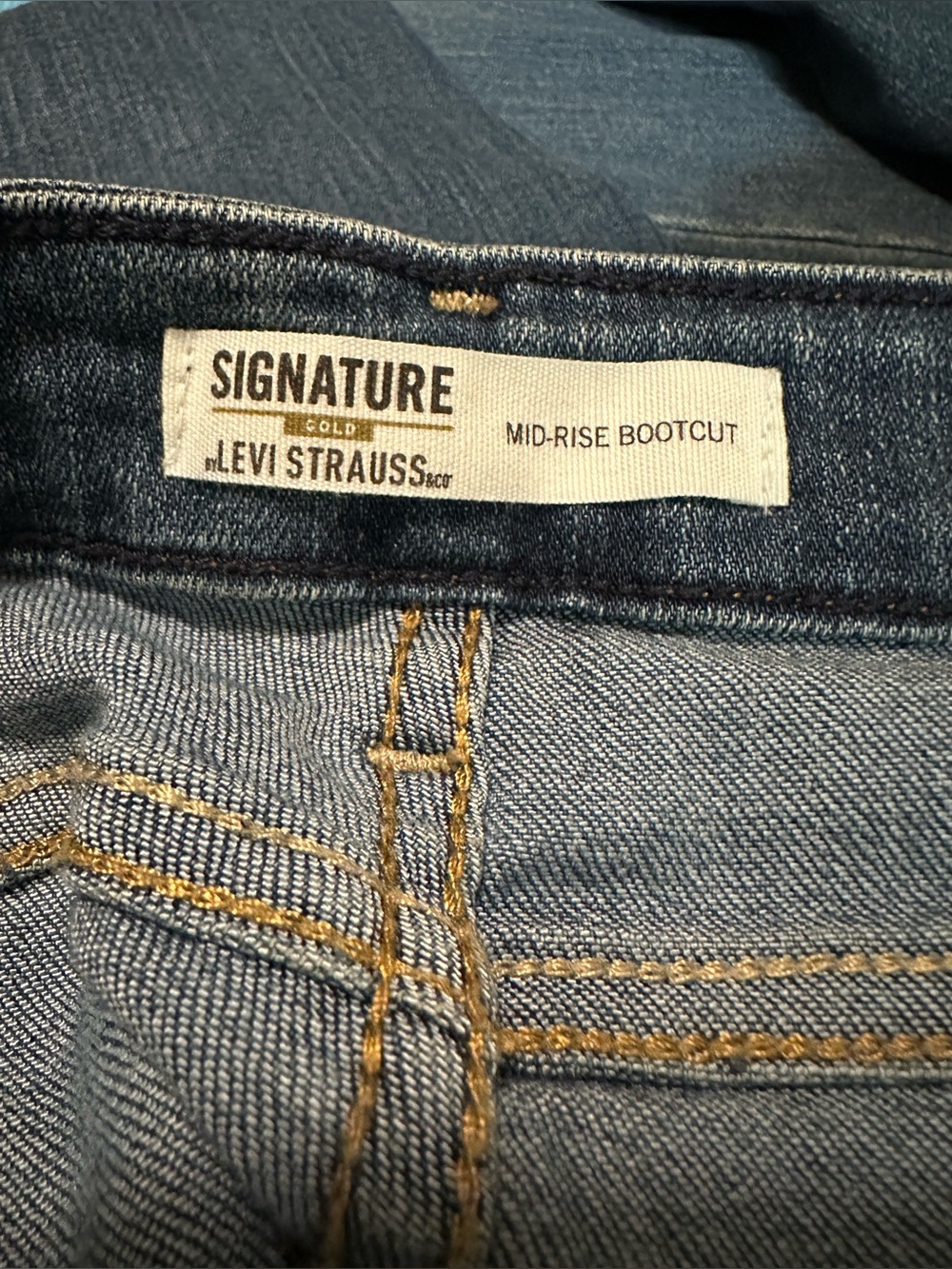 Signature Gold Mid-Rise Bootcut Jeans Size 10M (Tagged 30x32) Like New! - Picture 3 of 10